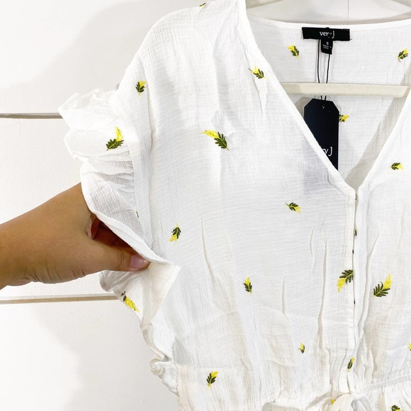 NWT Very J White Palm Embroidered Ruffle Romper - Picture 4 of 8